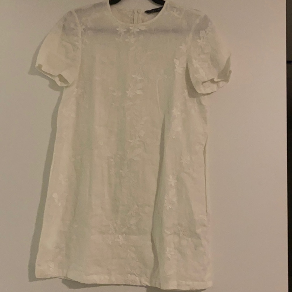 Zara white linen dress size xs. Floral embroidery